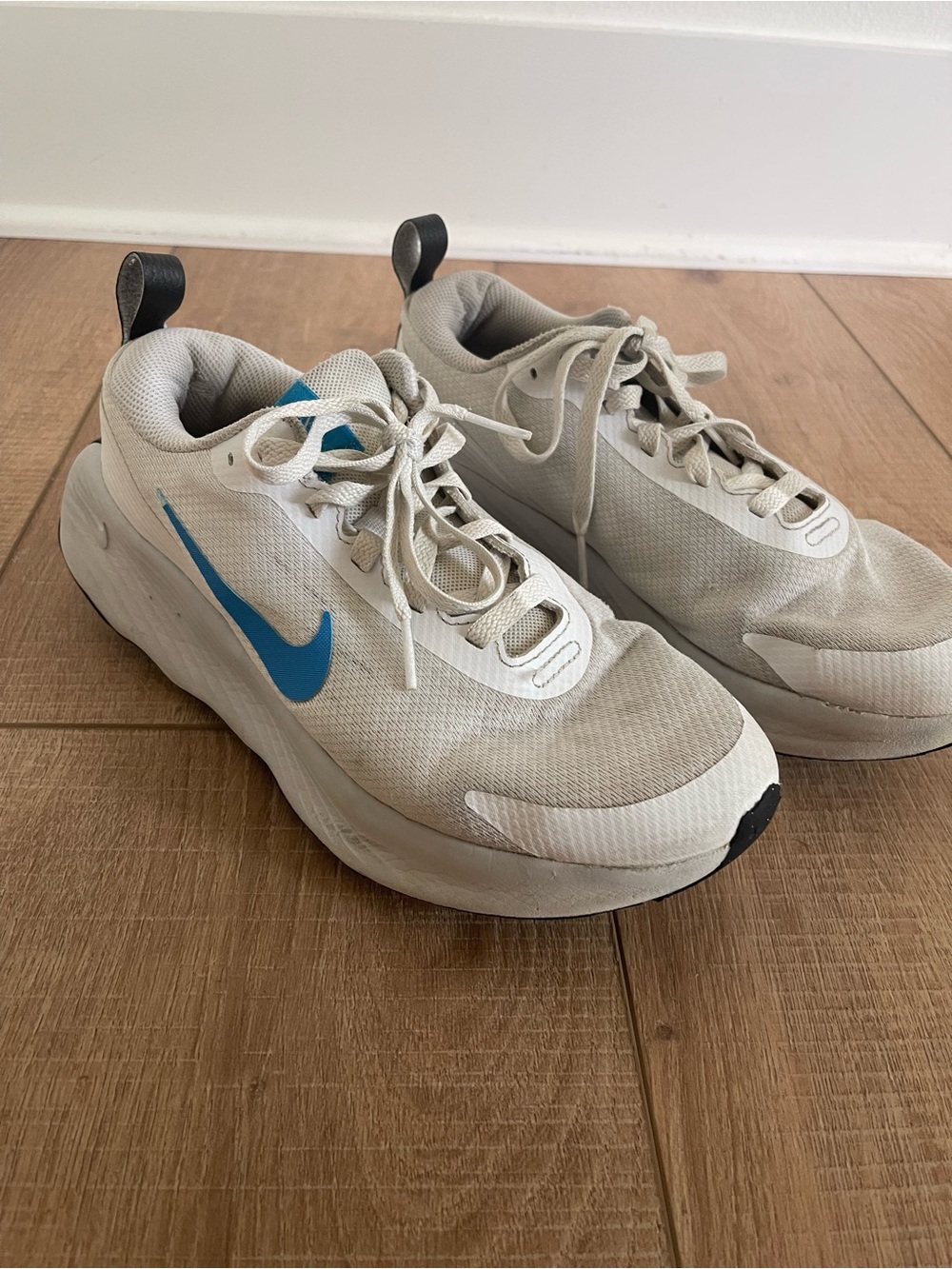 Nike Men’s White Sneakers with Blue Swoosh Accent